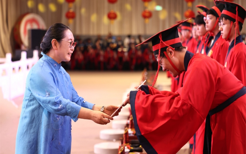 金秋揚(yáng)帆，逐夢(mèng)遠(yuǎn)航！榮程學(xué)子成人禮儀式