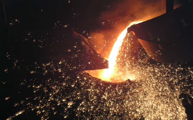 2004年，自建轉(zhuǎn)爐生產(chǎn)鋼水，成為實現(xiàn)鋼鐵全產(chǎn)業(yè)鏈條開閘源頭