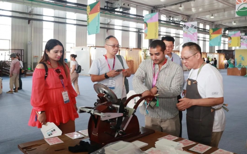 非遺市集開幕第二天！讓非遺走進(jìn)生活，“遺”起潮玩