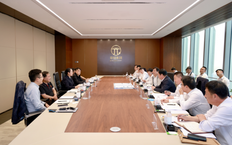 遵化市委書記楊紹華與榮程集團(tuán)董事會(huì)主席張榮華對(duì)接洽談