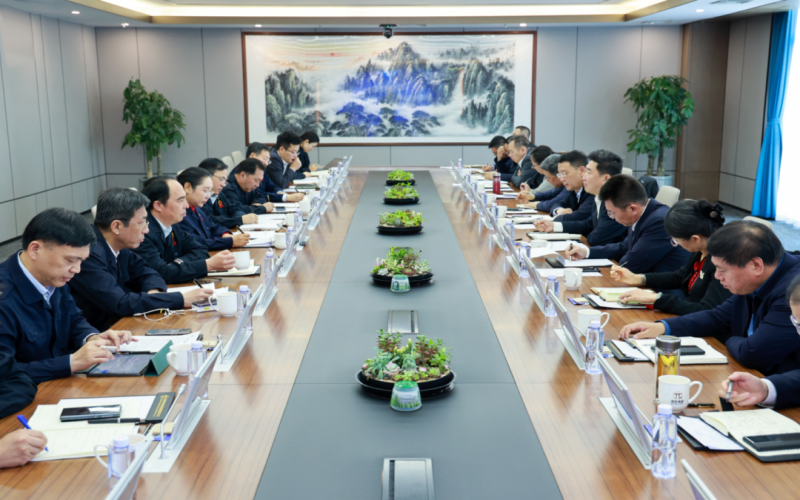 津南區(qū)委副書(shū)記、區(qū)長(zhǎng)楊灝一行到榮程集團(tuán)調(diào)研慰問(wèn)