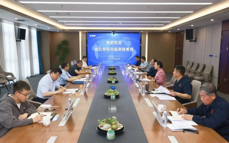 榮程集團董事會主席張榮華與全國政協(xié)委員、甘肅省工信廳副廳長黃寶榮座談交流