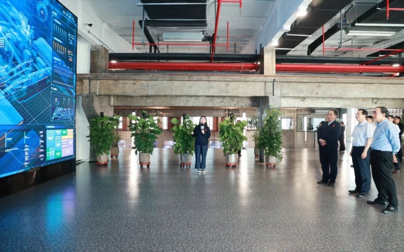 天津市政協(xié)黨組成員趙海山、副主席李劍萍一行到榮程集團(tuán)參觀調(diào)研