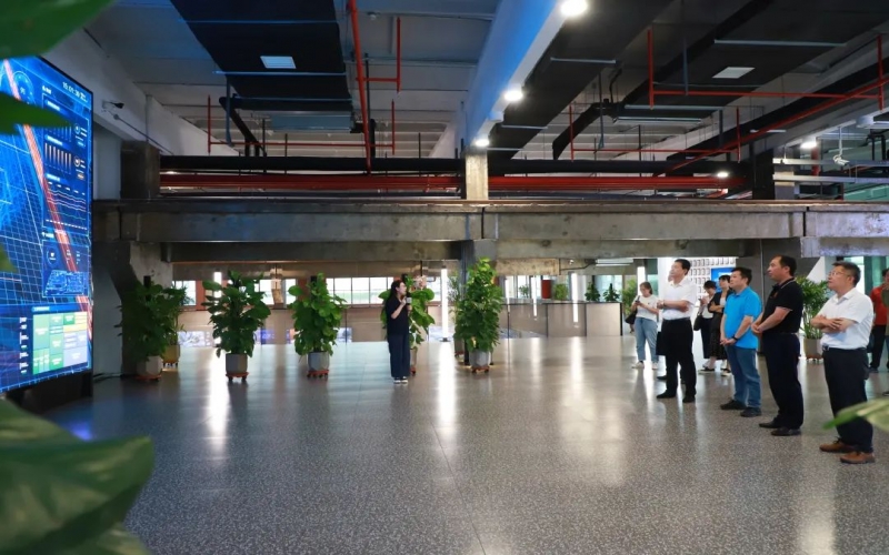 北辰區(qū)政協(xié)黨組成員、副主席李廣明一行到榮程集團(tuán)參觀調(diào)研