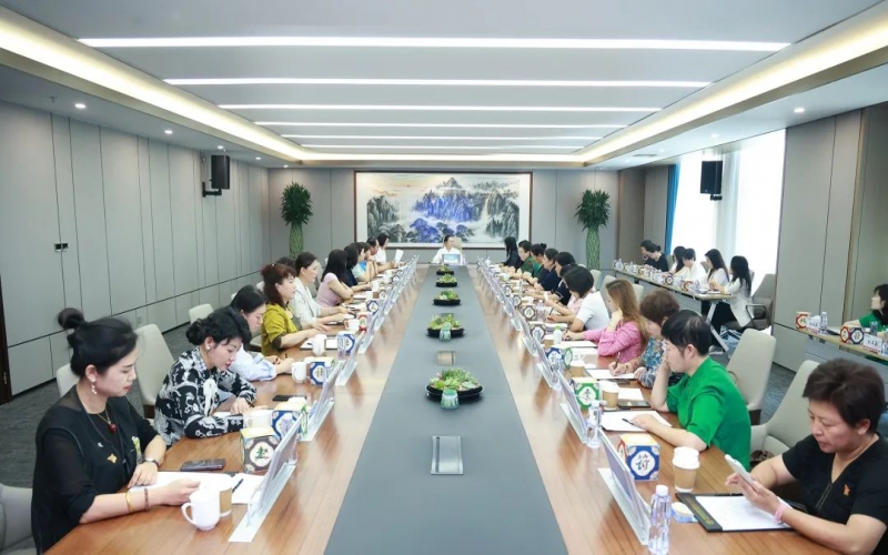 喜迎七一 向黨獻禮 - 張榮華主席與淄博市女企業(yè)家商會一行座談交流，凝聚她力量，展現(xiàn)她擔當！