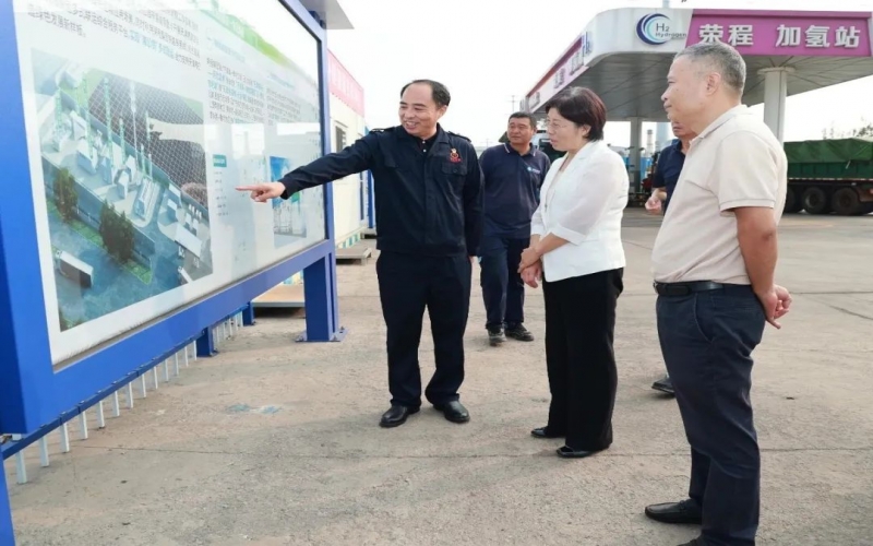 靜海區(qū)政協(xié)副主席、黨組成員于清一行到榮程集團參觀調(diào)研