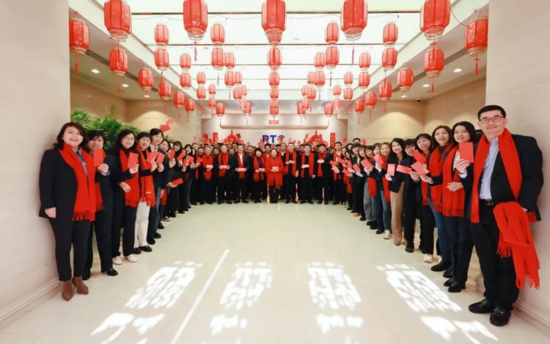 張榮華主席慰問(wèn)融誠(chéng)物產(chǎn)集團(tuán)干部員工并出席新春團(tuán)拜座談會(huì)