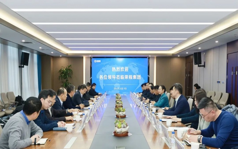 榮程集團(tuán)董事會(huì)主席張榮華與中集安瑞科總裁楊曉虎座談交流