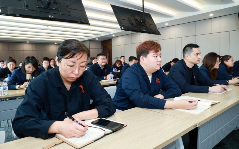 榮程集團舉行深入學習貫徹民營企業(yè)座談會和全國兩會精神宣講報告會