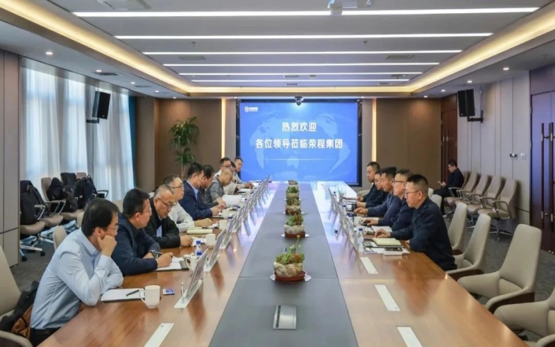 包頭市九原區(qū)委副書記、區(qū)長劉小平到榮程集團(tuán)調(diào)研交流